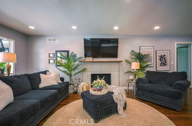 1375 N Euclid Avenue, Upland CA: https://media.crmls.org/medias/5b5e6bd7-5fd9-4b39-9070-8d07bf75e73f.jpg