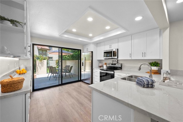 18325 Gum Tree Lane, Huntington Beach CA: https://media.crmls.org/medias/5b5ea6e8-06bc-45b2-bc9d-4696a2800d5c.jpg