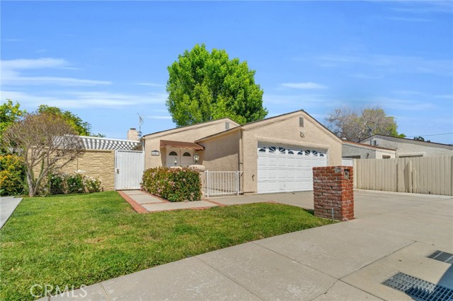 Detail Gallery Image 2 of 45 For 16017 Archwood St, Van Nuys,  CA 91406 - 3 Beds | 2 Baths