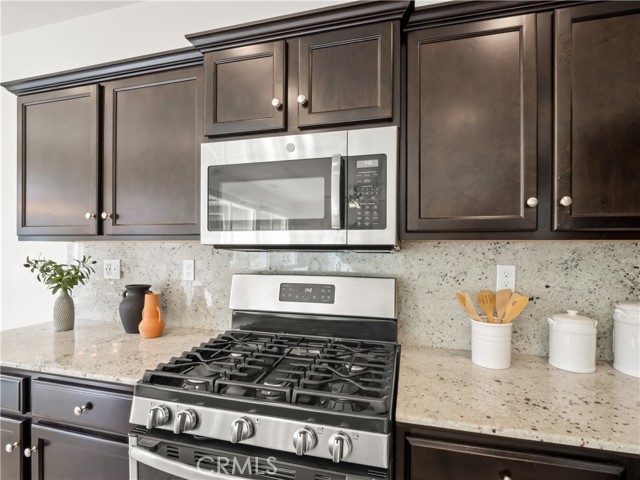 Detail Gallery Image 11 of 40 For 2318 Lombard, Clovis,  CA 93619 - 3 Beds | 2/1 Baths