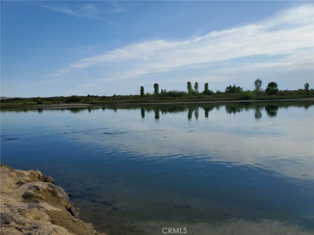 https://media.crmls.org/medias/5b5f05cc-66ff-4da9-8bfa-2b72954c6de6.jpg?preset=X-Large