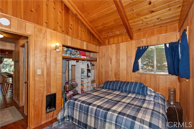 812 Arosa Drive, Crestline CA: https://media.crmls.org/medias/5b5f210f-8ec4-47ee-aee6-bd31b3691f22.jpg