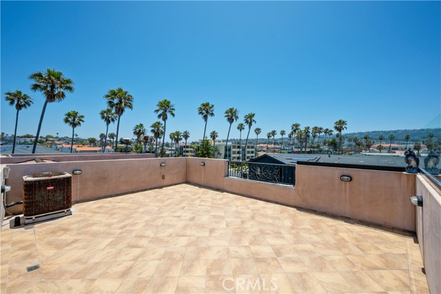 1407 S Catalina Avenue, Redondo Beach CA: https://media.crmls.org/medias/5b5f3996-dae4-49fa-aece-17cf5c1b6392.jpg