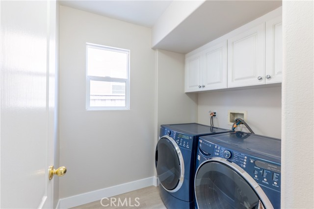 Detail Gallery Image 4 of 38 For 165 Kensington Park, Irvine,  CA 92606 - 4 Beds | 3/1 Baths