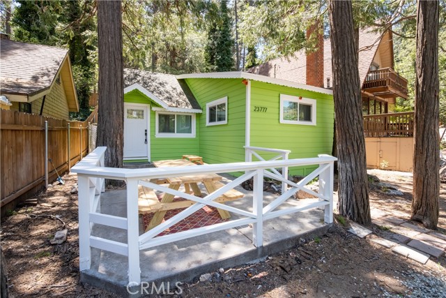 Detail Gallery Image 1 of 22 For 23777 Pioneer Camp Rd, Crestline,  CA 92325 - 2 Beds | 1 Baths