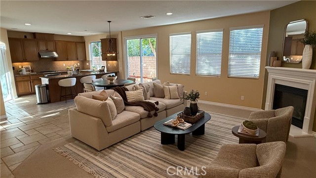 Detail Gallery Image 3 of 17 For 8501 Browns Creek, Canoga Park,  CA 91304 - 5 Beds | 3 Baths