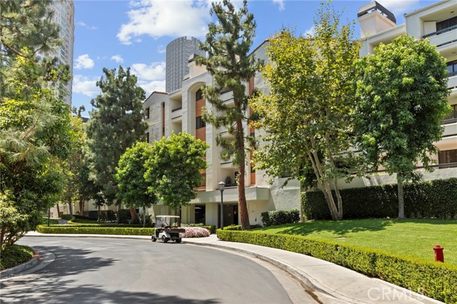 2122 Century Park Lane, Los Angeles CA: https://media.crmls.org/medias/5b6187cf-a736-4194-bf06-104bb2d714b5.jpg