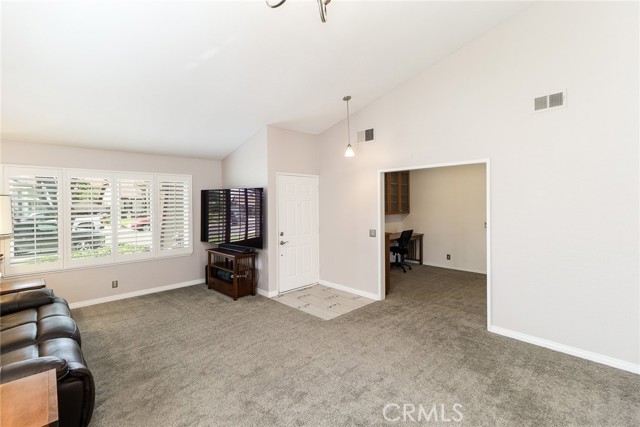 6815 Arthur Court, Chino CA: https://media.crmls.org/medias/5b61bc0c-1898-487a-96ca-fc9fb06aa7cc.jpg