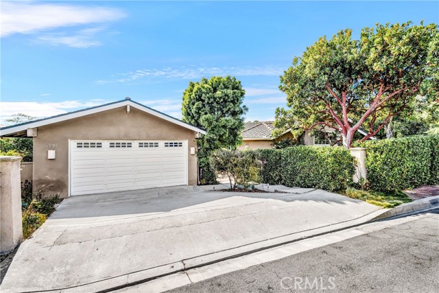 Detail Gallery Image 1 of 1 For 2891 Chateau Way, Laguna Beach,  CA 92651 - 4 Beds | 3/1 Baths