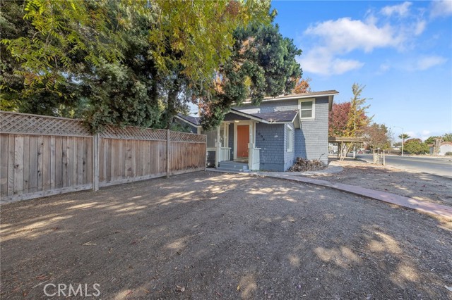 Detail Gallery Image 2 of 41 For 1096 E Sycamore Ave, Tulare,  CA 93274 - 4 Beds | 2 Baths