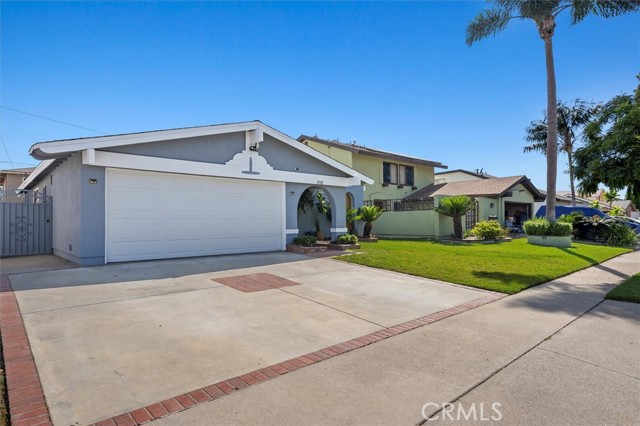 1702 E Dimondale Drive, Carson CA: https://media.crmls.org/medias/5b62e25c-e544-4661-be1d-b409af14118f.jpg