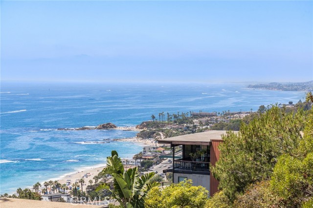 Detail Gallery Image 2 of 25 For 31272 Ceanothus Dr, Laguna Beach,  CA 92651 - 3 Beds | 3 Baths