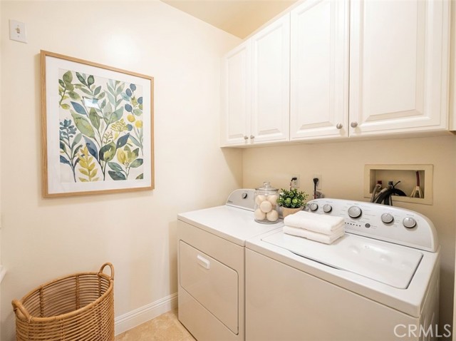 Detail Gallery Image 10 of 14 For 143 N Arnaz #204,  Beverly Hills,  CA 90211 - 2 Beds | 2/1 Baths