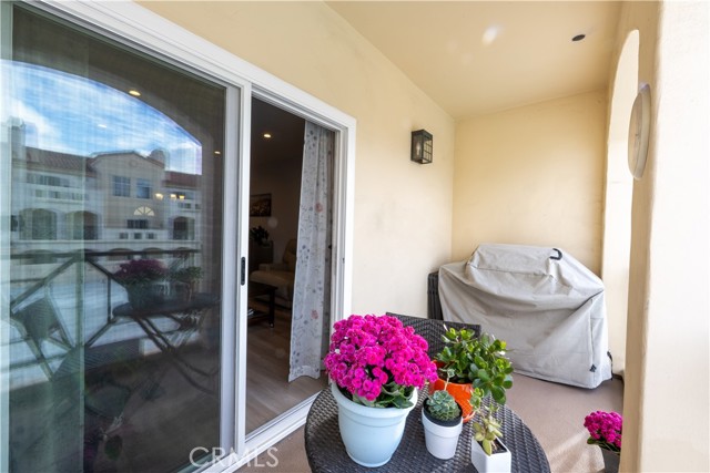 Detail Gallery Image 3 of 17 For 5500 Torrance Blvd #A211,  Torrance,  CA 90503 - 3 Beds | 2 Baths