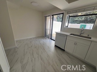 Detail Gallery Image 4 of 22 For 9325 Sunland Park, Sun Valley,  CA 91352 - 2 Beds | 3 Baths