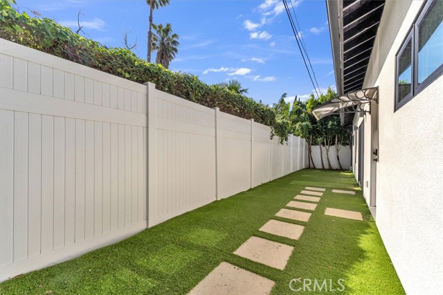 Detail Gallery Image 25 of 26 For 22716 Schoolcraft St, West Hills,  CA 91307 - 2 Beds | 2 Baths