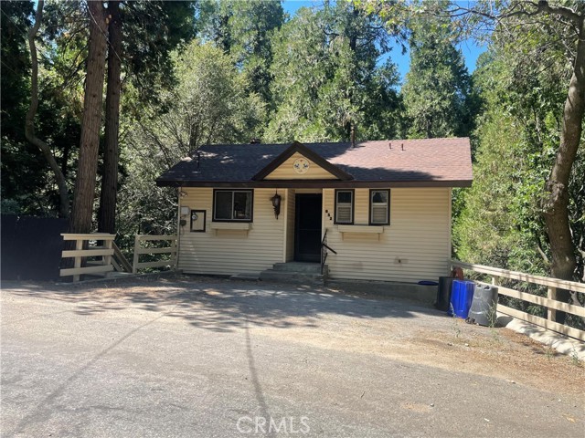 652 Knoll Drive, Crestline CA: https://media.crmls.org/medias/5b65f021-676f-46d2-8f2f-a0208a2dcd7d.jpg