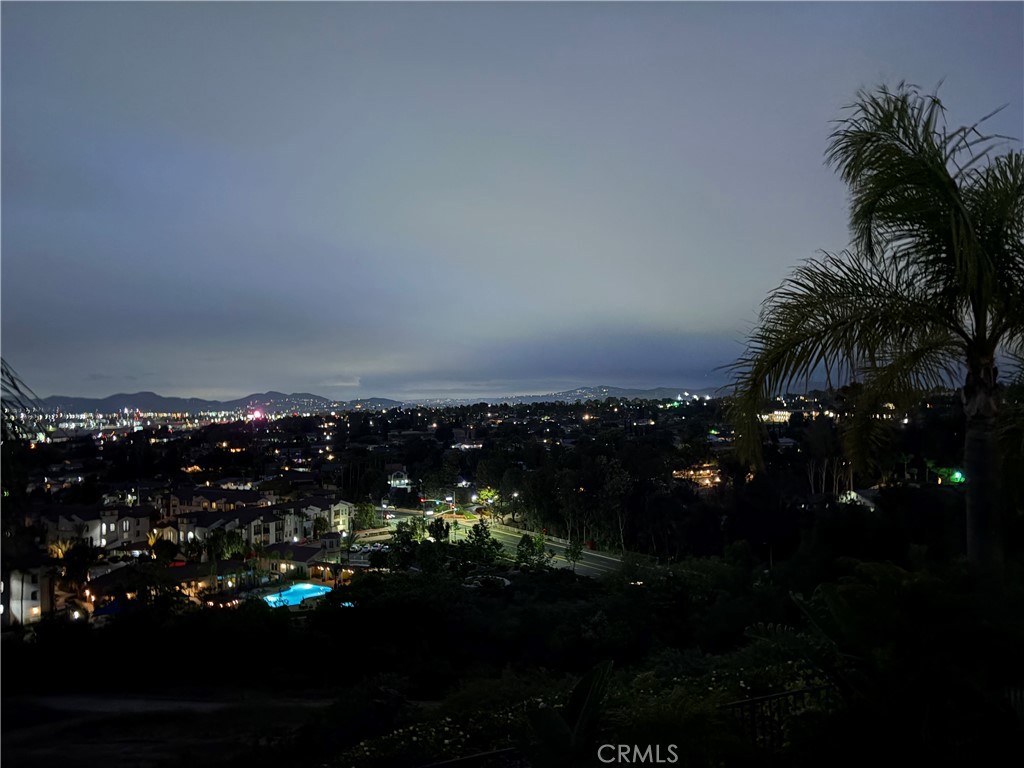 https://media.crmls.org/medias/5b678dfe-9d2e-41c6-8d7a-0ef59329e23b.jpg?preset=X-Large