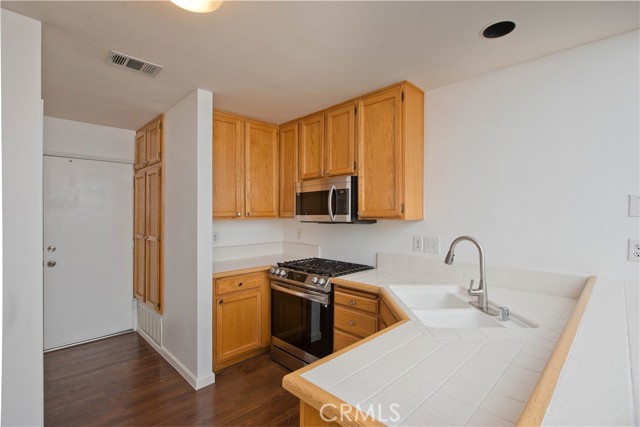 28415 Seco Canyon Road, Saugus CA: https://media.crmls.org/medias/5b68106f-509e-4b13-8b36-828699368307.jpg