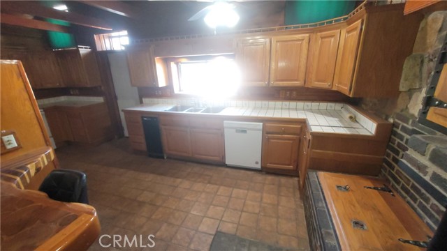 125 E Yermo Road, Yermo CA: https://media.crmls.org/medias/5b6b051e-2b51-4b15-b473-cf0736655649.jpg