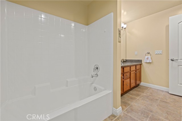 Detail Gallery Image 28 of 45 For 6800 Corbin Ave #104,  Reseda,  CA 91335 - 2 Beds | 2 Baths
