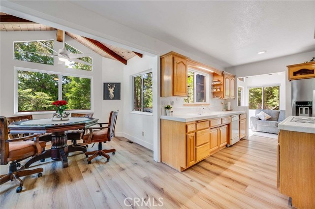 Detail Gallery Image 11 of 42 For 395 Primrose Cir #1-2,  Lake Arrowhead,  CA 92352 - 4 Beds | 3 Baths