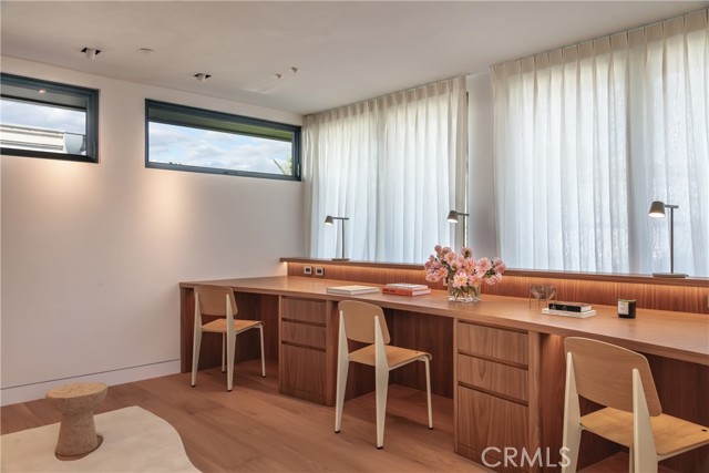 101 N Poinsettia Avenue, Manhattan Beach CA: https://media.crmls.org/medias/5b6b6959-0989-4105-aafa-52501ce3079a.jpg