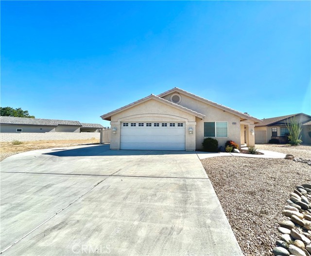 Detail Gallery Image 2 of 26 For 12975 Briarcliff Dr, Victorville,  CA 92395 - 3 Beds | 2 Baths