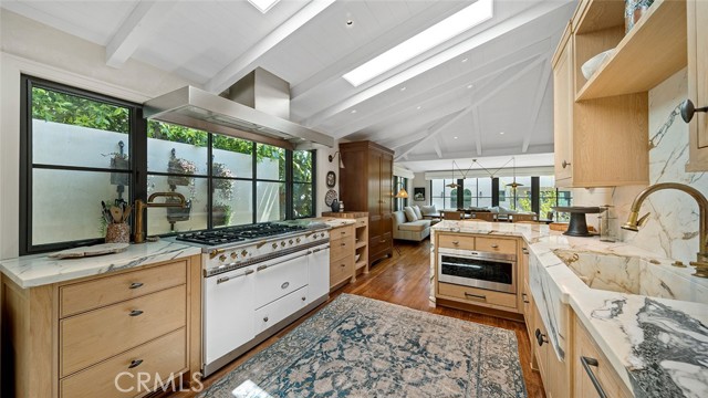 Detail Gallery Image 15 of 45 For 27 Emerald Bay, Laguna Beach,  CA 92651 - 4 Beds | 5/1 Baths