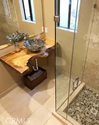https://media.crmls.org/medias/5b6cc31c-1420-4082-b692-be409c36fa1c.jpg?preset=X-Large