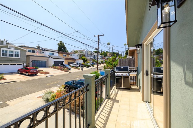 1633 Van Horne Lane, Redondo Beach, California 90278, 5 Bedrooms Bedrooms, ,2 BathroomsBathrooms,Residential,Sold,Van Horne,SB22066990