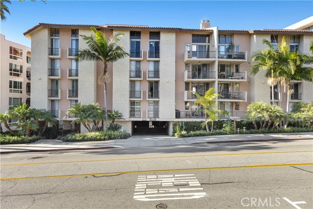 555 Esplanade, Redondo Beach CA: https://media.crmls.org/medias/5b6dfa80-bd8d-4558-a319-54a2d7083100.jpg