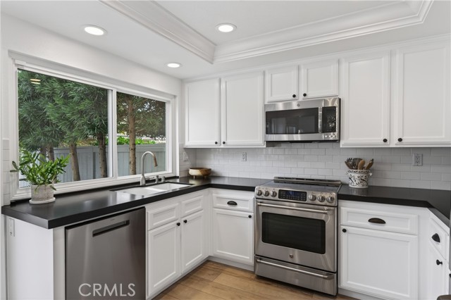 Detail Gallery Image 15 of 72 For 7 E Yale Loop, Irvine,  CA 92604 - 3 Beds | 2 Baths