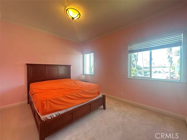 Detail Gallery Image 8 of 13 For 58 S Altadena Dr, Pasadena,  CA 91107 - 3 Beds | 3 Baths