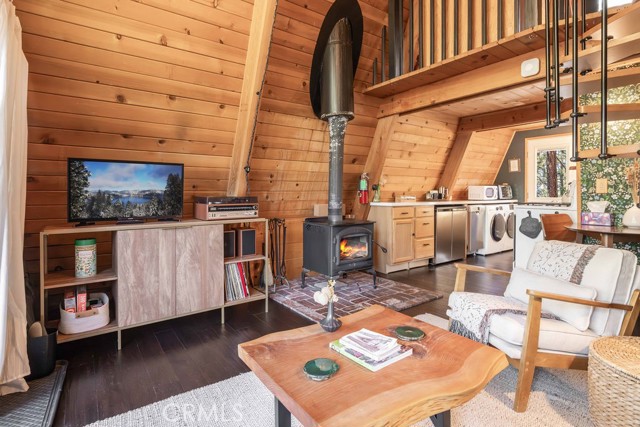 Detail Gallery Image 4 of 29 For 446 Riverside, Sugarloaf,  CA 92386 - 1 Beds | 1 Baths