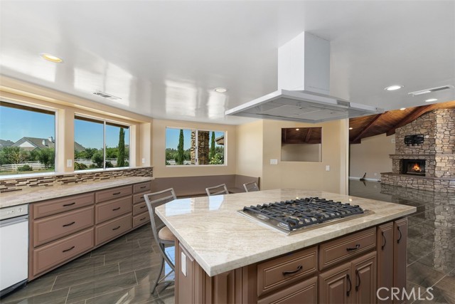 37789 Avenida La Cresta, Murrieta CA: https://media.crmls.org/medias/5b73ce1f-7070-42d5-89f8-3f00326eec77.jpg