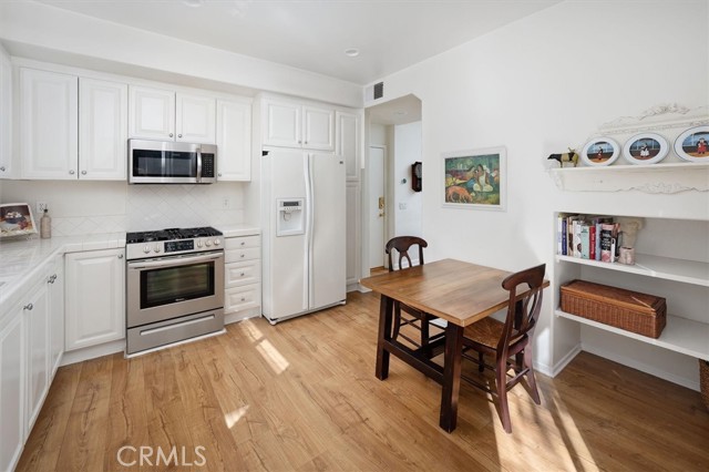 Detail Gallery Image 12 of 28 For 27162 Westview, Valencia,  CA 91354 - 3 Beds | 3 Baths