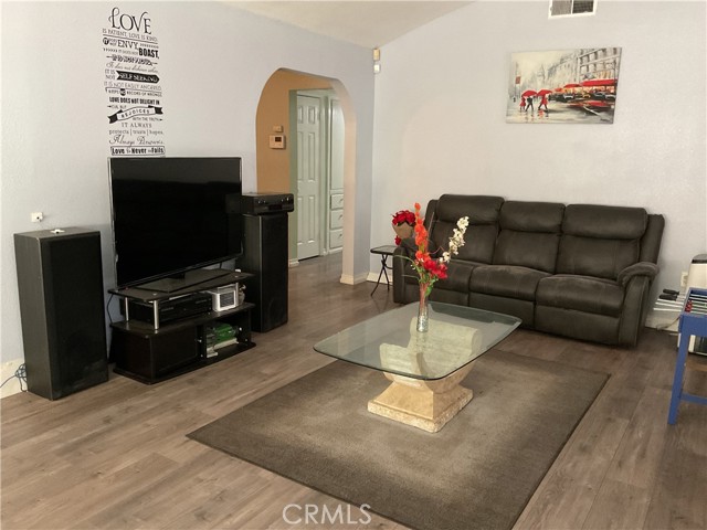Detail Gallery Image 3 of 20 For 1391 N Crescent Ave, San Bernardino,  CA 92405 - 3 Beds | 1 Baths