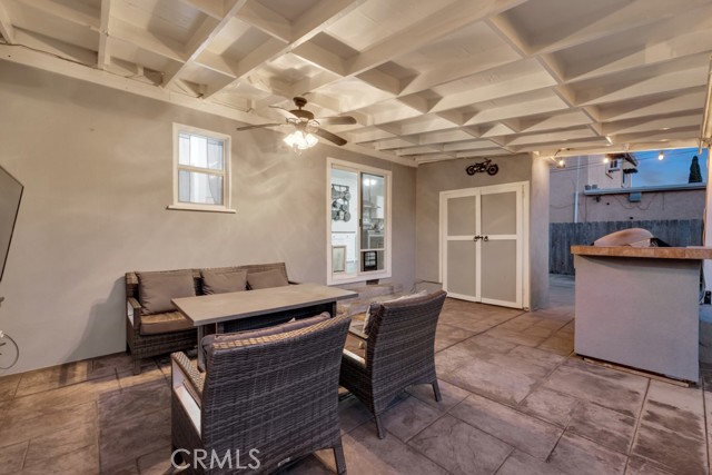 6507 Gentry Avenue, North Hollywood CA: https://media.crmls.org/medias/5b747a05-5c76-4d7f-a675-f5ad0c342b1c.jpg