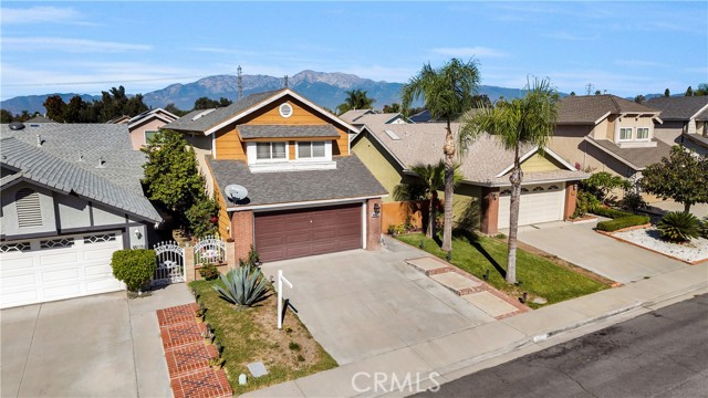 Detail Gallery Image 2 of 31 For 11798 Rustic, Fontana,  CA 92337 - 3 Beds | 2/1 Baths