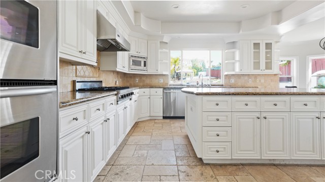 Detail Gallery Image 11 of 50 For 5128 Avenida Hacienda, Tarzana,  CA 91356 - 5 Beds | 4 Baths