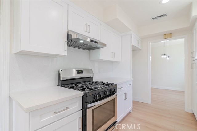 Detail Gallery Image 12 of 21 For 11246 Saticoy St, Sun Valley,  CA 91352 - 3 Beds | 2 Baths