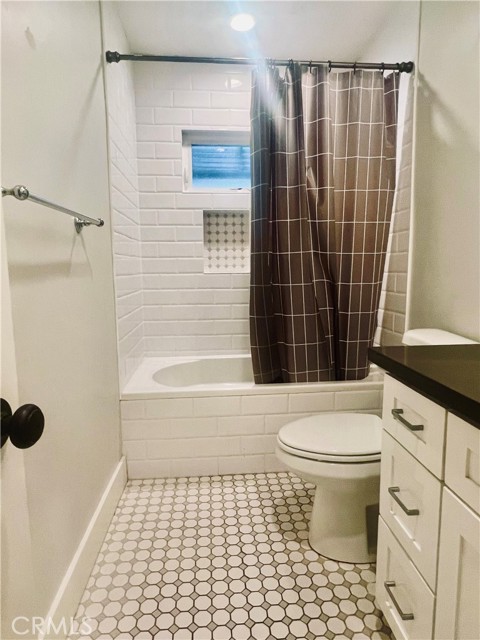 1856 9th Street, Manhattan Beach CA: https://media.crmls.org/medias/5b779b56-ffe9-430c-a440-01f8b3a026b5.jpg