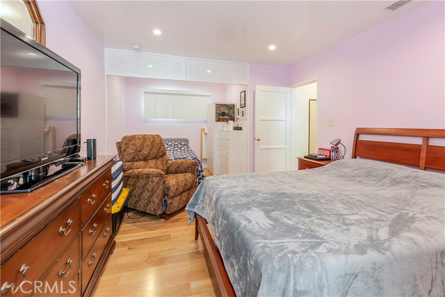 Detail Gallery Image 21 of 35 For 18154 Gresham St, Northridge,  CA 91325 - 4 Beds | 3 Baths