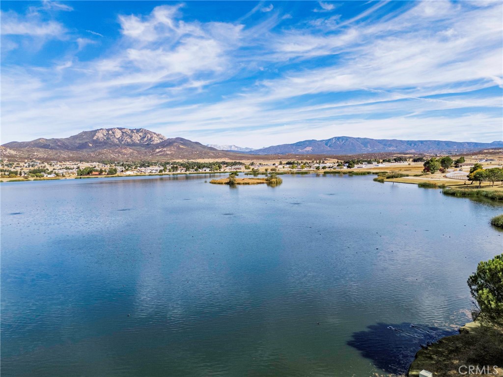 https://media.crmls.org/medias/5b77cff2-a7e9-4746-803f-bbb76137be79.jpg?preset=X-Large