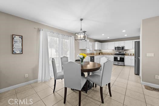 145 Buckthorn Way, Corona CA: https://media.crmls.org/medias/5b782a4d-5f5d-4c38-bb5c-fa7ed6c6c0a6.jpg
