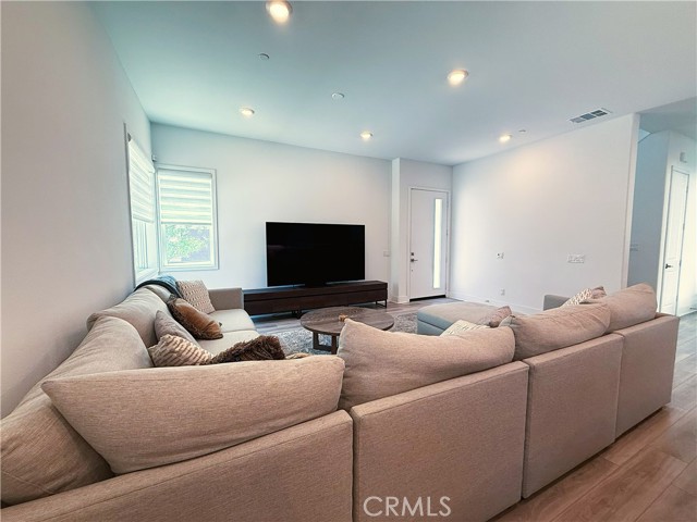 Detail Gallery Image 13 of 48 For 27508 Golden Currant Pl, Valencia,  CA 91381 - 5 Beds | 4/1 Baths
