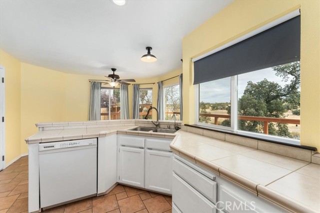 15540 China Rapids Drive, Red Bluff CA: https://media.crmls.org/medias/5b79717d-628f-49e8-b50c-9cd28b8f17ac.jpg