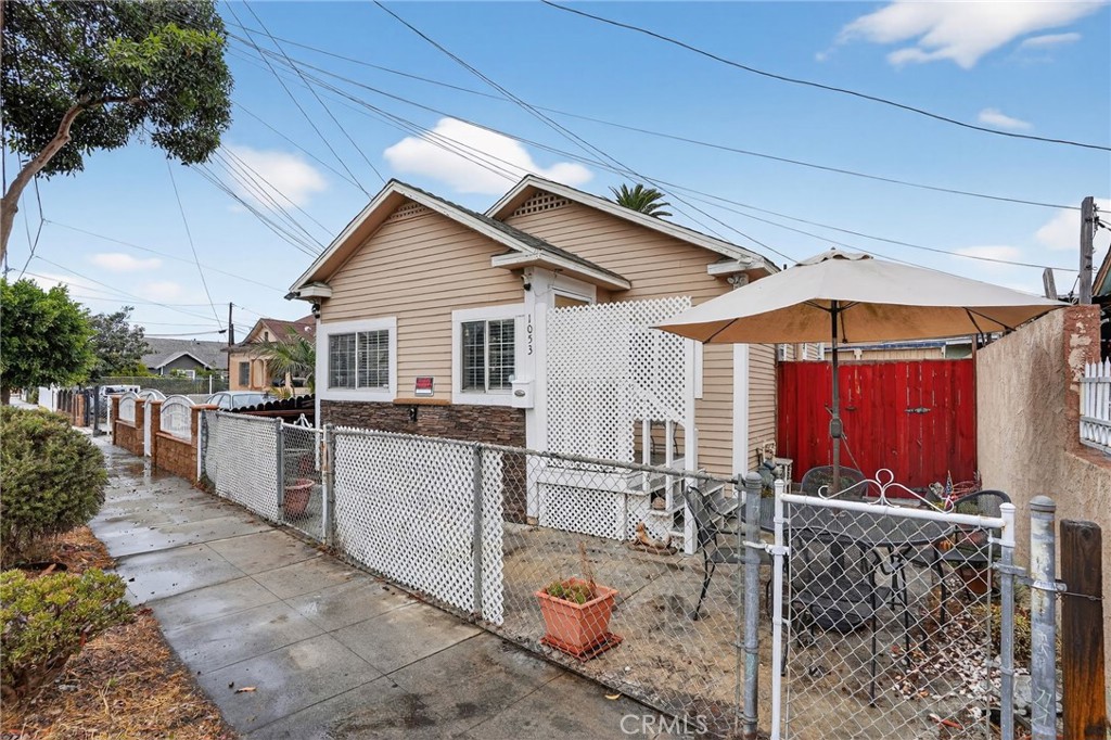 1053 E Hellman Street