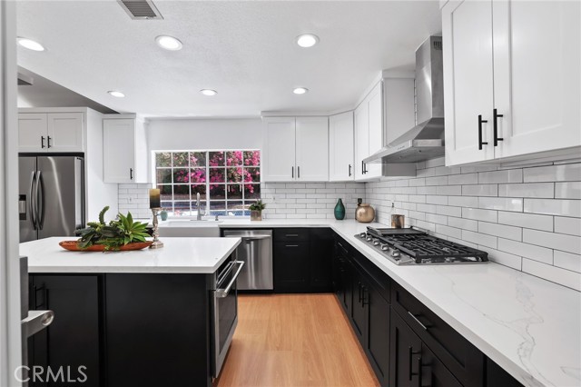 Detail Gallery Image 10 of 25 For 4424 Deanwood Dr, Woodland Hills,  CA 91364 - 5 Beds | 5/1 Baths